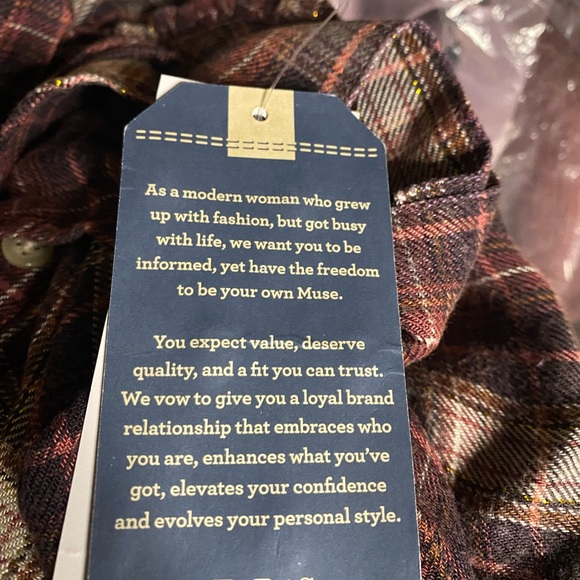 NWT Democracy Women's Plaid Button Up
Long Tab Sleeve Shirt Blouse Plus vNeck - Picture 10 of 10